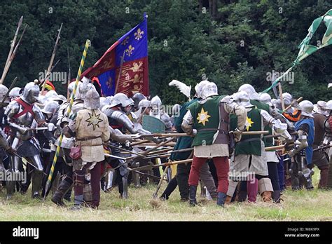 De Slag van Tewkesbury: Een Bloedige Confrontatie Tijdens de Rozenoorlog en de Tragische Einde van Prins Edward van Lancaster